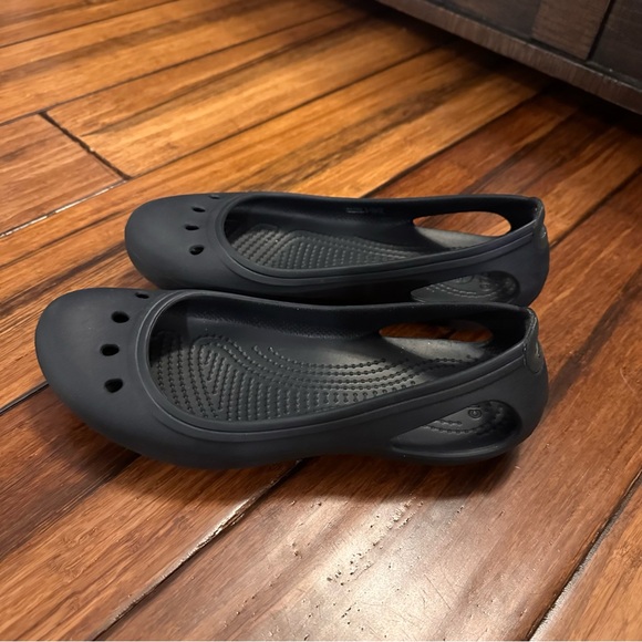 CROCS Black Flats Women’s Size 8 - Picture 4 of 7